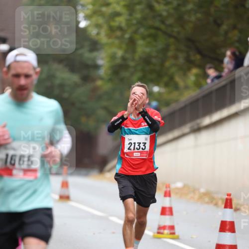 05.10.2025 - 20. swb-Marathon Bremen Michael Strokosch http://msf.ph/oto/9212413 05.10.2025 12:18:53 Laufen 1665, 2133 meine-sportfotos.de
