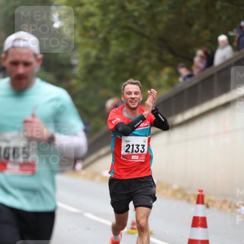 05.10.2025 - 20. swb-Marathon Bremen Michael Strokosch http://msf.ph/oto/9212415 05.10.2025 12:18:53 Laufen 1665, 2133 meine-sportfotos.de
