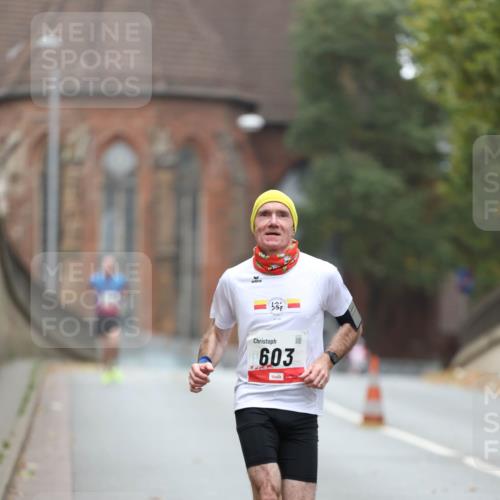 05.10.2025 - 20. swb-Marathon Bremen Michael Strokosch http://msf.ph/oto/9212421 05.10.2025 12:18:56 Laufen 603 meine-sportfotos.de