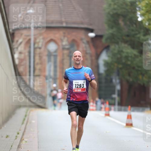 05.10.2025 - 20. swb-Marathon Bremen Michael Strokosch http://msf.ph/oto/9212428 05.10.2025 12:19:07 Laufen 909, 2, 1293 meine-sportfotos.de
