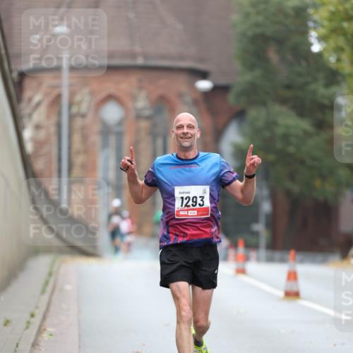 05.10.2025 - 20. swb-Marathon Bremen Michael Strokosch http://msf.ph/oto/9212430 05.10.2025 12:19:08 Laufen 1293 meine-sportfotos.de
