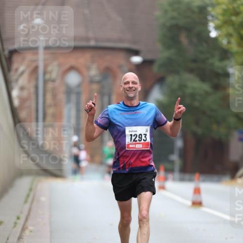 05.10.2025 - 20. swb-Marathon Bremen Michael Strokosch http://msf.ph/oto/9212431 05.10.2025 12:19:08 Laufen 2024, 1293, 01588 meine-sportfotos.de