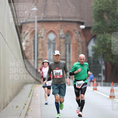 05.10.2025 - 20. swb-Marathon Bremen Michael Strokosch http://msf.ph/oto/9212440 05.10.2025 12:19:25 Laufen 238, 650, 96, 205 meine-sportfotos.de