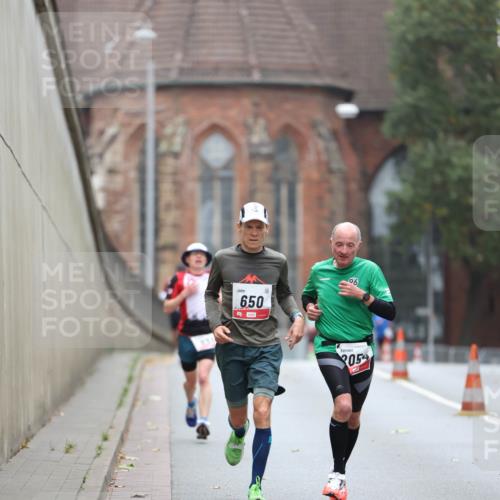 05.10.2025 - 20. swb-Marathon Bremen Michael Strokosch http://msf.ph/oto/9212441 05.10.2025 12:19:25 Laufen 231, 650, 06, 2054 meine-sportfotos.de