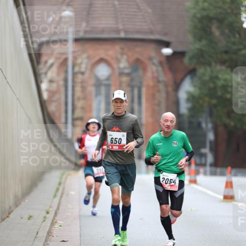 05.10.2025 - 20. swb-Marathon Bremen Michael Strokosch http://msf.ph/oto/9212442 05.10.2025 12:19:25 Laufen 650, 96, 231, 2054 meine-sportfotos.de