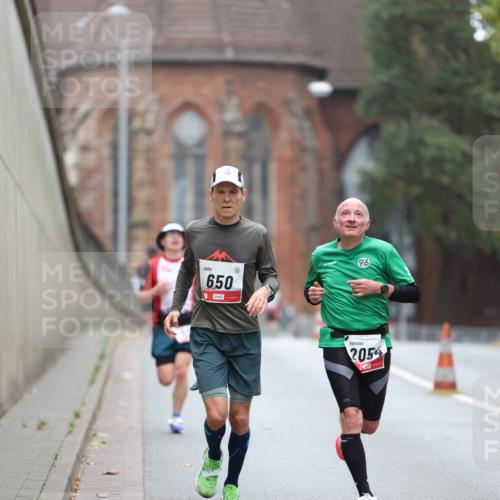 05.10.2025 - 20. swb-Marathon Bremen Michael Strokosch http://msf.ph/oto/9212445 05.10.2025 12:19:26 Laufen 650, 96, 2054 meine-sportfotos.de
