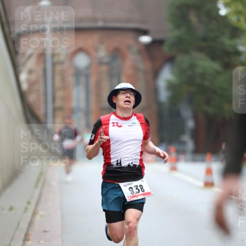 05.10.2025 - 20. swb-Marathon Bremen Michael Strokosch http://msf.ph/oto/9212455 05.10.2025 12:19:30 Laufen 938 meine-sportfotos.de