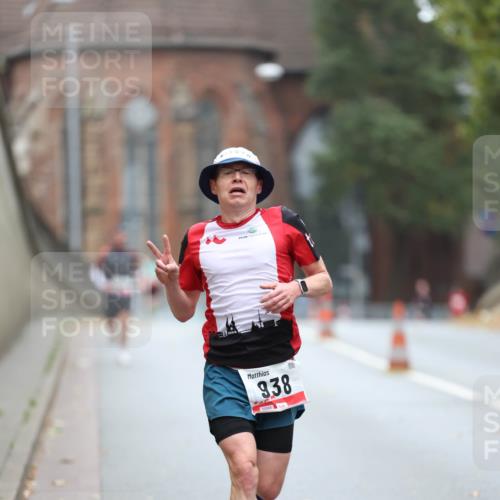 05.10.2025 - 20. swb-Marathon Bremen Michael Strokosch http://msf.ph/oto/9212456 05.10.2025 12:19:30 Laufen 938, 00565 meine-sportfotos.de