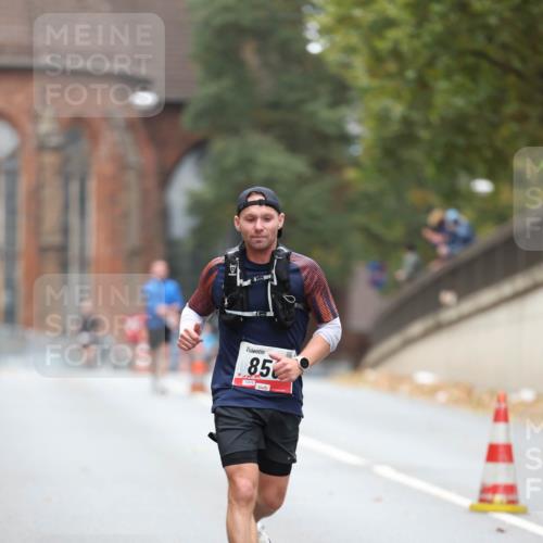 05.10.2025 - 20. swb-Marathon Bremen Michael Strokosch http://msf.ph/oto/9212462 05.10.2025 12:19:40 Laufen 85 meine-sportfotos.de