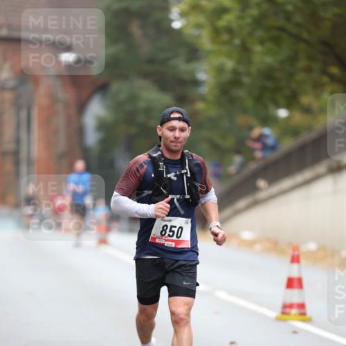 05.10.2025 - 20. swb-Marathon Bremen Michael Strokosch http://msf.ph/oto/9212463 05.10.2025 12:19:40 Laufen 850 meine-sportfotos.de
