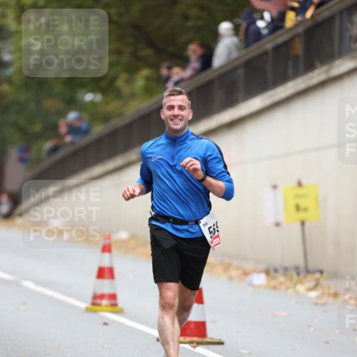 05.10.2025 - 20. swb-Marathon Bremen Michael Strokosch http://msf.ph/oto/9212477 05.10.2025 12:19:51 Laufen  meine-sportfotos.de