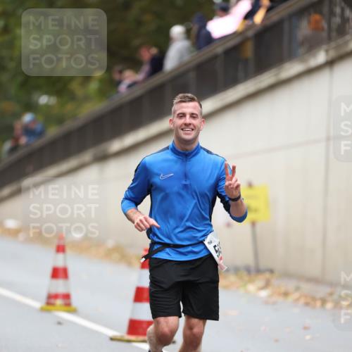 05.10.2025 - 20. swb-Marathon Bremen Michael Strokosch http://msf.ph/oto/9212479 05.10.2025 12:19:52 Laufen  meine-sportfotos.de