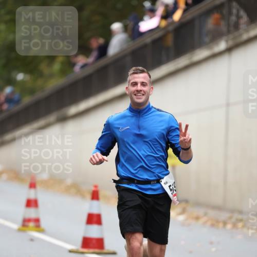 05.10.2025 - 20. swb-Marathon Bremen Michael Strokosch http://msf.ph/oto/9212480 05.10.2025 12:19:52 Laufen 5 meine-sportfotos.de