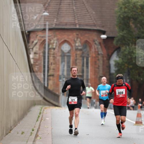 05.10.2025 - 20. swb-Marathon Bremen Michael Strokosch http://msf.ph/oto/9212486 05.10.2025 12:20:02 Laufen 121, 566, 908 meine-sportfotos.de