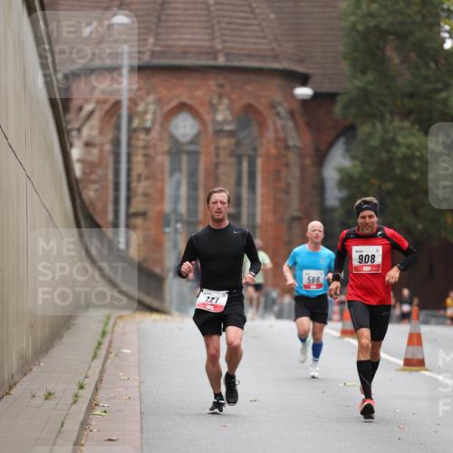 05.10.2025 - 20. swb-Marathon Bremen Michael Strokosch http://msf.ph/oto/9212487 05.10.2025 12:20:02 Laufen 721, 566, 908 meine-sportfotos.de