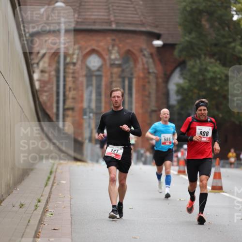 05.10.2025 - 20. swb-Marathon Bremen Michael Strokosch http://msf.ph/oto/9212489 05.10.2025 12:20:03 Laufen 121, 566, 908 meine-sportfotos.de