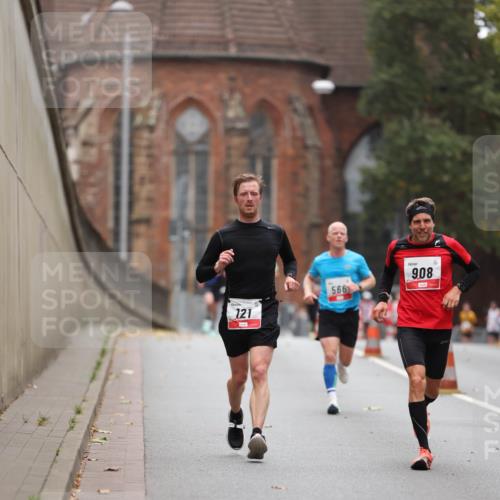 05.10.2025 - 20. swb-Marathon Bremen Michael Strokosch http://msf.ph/oto/9212491 05.10.2025 12:20:03 Laufen 121, 566, 908 meine-sportfotos.de