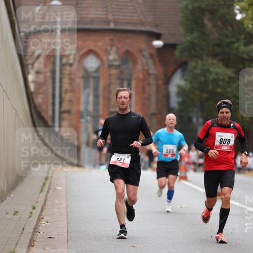 05.10.2025 - 20. swb-Marathon Bremen Michael Strokosch http://msf.ph/oto/9212493 05.10.2025 12:20:04 Laufen 121, 566, 908 meine-sportfotos.de