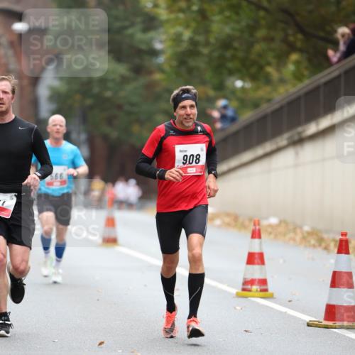 05.10.2025 - 20. swb-Marathon Bremen Michael Strokosch http://msf.ph/oto/9212496 05.10.2025 12:20:05 Laufen 566, 908 meine-sportfotos.de