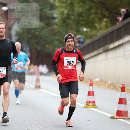 05.10.2025 - 20. swb-Marathon Bremen Michael Strokosch http://msf.ph/oto/9212497 05.10.2025 12:20:05 Laufen 21, 566, 908 meine-sportfotos.de