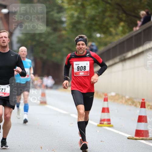 05.10.2025 - 20. swb-Marathon Bremen Michael Strokosch http://msf.ph/oto/9212498 05.10.2025 12:20:05 Laufen 121, 908 meine-sportfotos.de