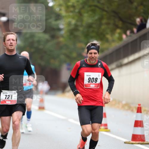05.10.2025 - 20. swb-Marathon Bremen Michael Strokosch http://msf.ph/oto/9212500 05.10.2025 12:20:06 Laufen 121, 908 meine-sportfotos.de