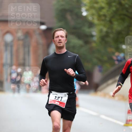 05.10.2025 - 20. swb-Marathon Bremen Michael Strokosch http://msf.ph/oto/9212501 05.10.2025 12:20:07 Laufen 01379, 121 meine-sportfotos.de