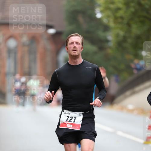05.10.2025 - 20. swb-Marathon Bremen Michael Strokosch http://msf.ph/oto/9212502 05.10.2025 12:20:07 Laufen 01379, 121 meine-sportfotos.de