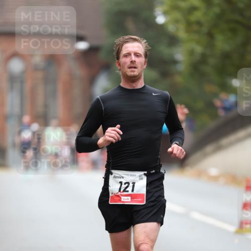 05.10.2025 - 20. swb-Marathon Bremen Michael Strokosch http://msf.ph/oto/9212503 05.10.2025 12:20:07 Laufen 01379, 121 meine-sportfotos.de