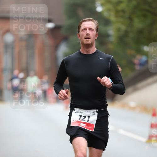 05.10.2025 - 20. swb-Marathon Bremen Michael Strokosch http://msf.ph/oto/9212504 05.10.2025 12:20:07 Laufen 01379, 121 meine-sportfotos.de