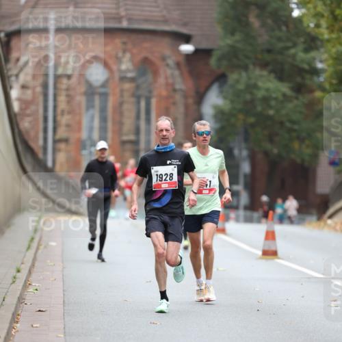 05.10.2025 - 20. swb-Marathon Bremen Michael Strokosch http://msf.ph/oto/9212508 05.10.2025 12:20:17 Laufen 1928 meine-sportfotos.de