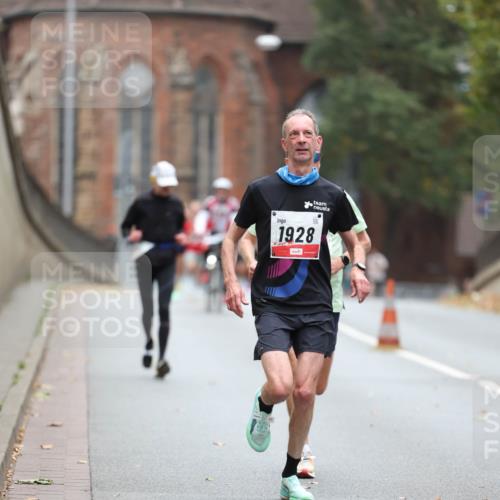 05.10.2025 - 20. swb-Marathon Bremen Michael Strokosch http://msf.ph/oto/9212511 05.10.2025 12:20:19 Laufen 1928 meine-sportfotos.de