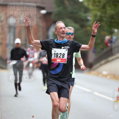 05.10.2025 - 20. swb-Marathon Bremen Michael Strokosch http://msf.ph/oto/9212514 05.10.2025 12:20:20 Laufen 1928 meine-sportfotos.de