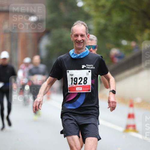 05.10.2025 - 20. swb-Marathon Bremen Michael Strokosch http://msf.ph/oto/9212517 05.10.2025 12:20:21 Laufen 1928 meine-sportfotos.de