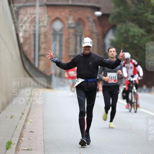 05.10.2025 - 20. swb-Marathon Bremen Michael Strokosch http://msf.ph/oto/9212519 05.10.2025 12:20:22 Laufen 889 meine-sportfotos.de