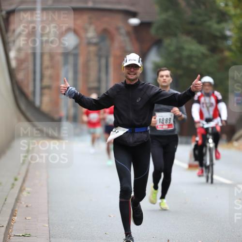 05.10.2025 - 20. swb-Marathon Bremen Michael Strokosch http://msf.ph/oto/9212521 05.10.2025 12:20:23 Laufen 1889, 4 meine-sportfotos.de