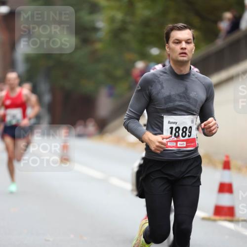 05.10.2025 - 20. swb-Marathon Bremen Michael Strokosch http://msf.ph/oto/9212523 05.10.2025 12:20:27 Laufen 1889, 00290 meine-sportfotos.de