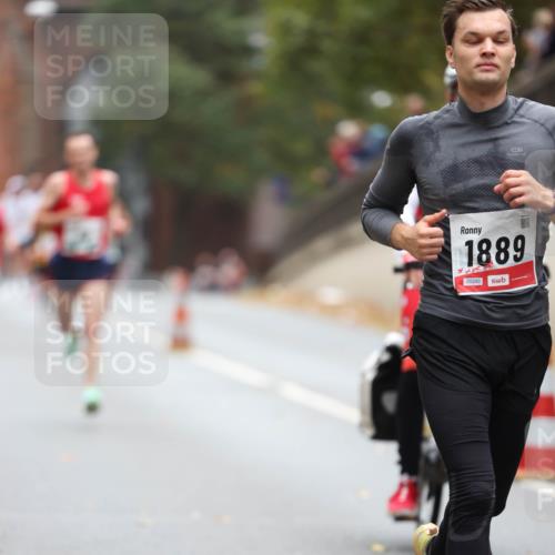 05.10.2025 - 20. swb-Marathon Bremen Michael Strokosch http://msf.ph/oto/9212524 05.10.2025 12:20:27 Laufen 1889, 00290 meine-sportfotos.de