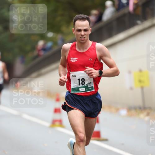 05.10.2025 - 20. swb-Marathon Bremen Michael Strokosch http://msf.ph/oto/9212533 05.10.2025 12:20:30 Laufen 18, 38941 meine-sportfotos.de