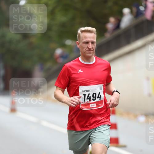 05.10.2025 - 20. swb-Marathon Bremen Michael Strokosch http://msf.ph/oto/9212544 05.10.2025 12:20:36 Laufen 1494 meine-sportfotos.de
