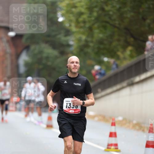 05.10.2025 - 20. swb-Marathon Bremen Michael Strokosch http://msf.ph/oto/9212547 05.10.2025 12:20:40 Laufen 1350 meine-sportfotos.de