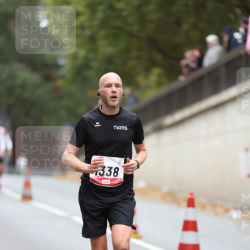 05.10.2025 - 20. swb-Marathon Bremen Michael Strokosch http://msf.ph/oto/9212549 05.10.2025 12:20:41 Laufen 7338 meine-sportfotos.de