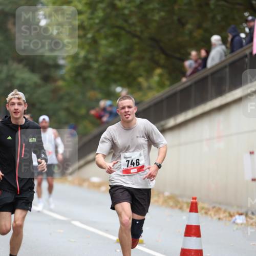 05.10.2025 - 20. swb-Marathon Bremen Michael Strokosch http://msf.ph/oto/9212554 05.10.2025 12:20:49 Laufen 746 meine-sportfotos.de