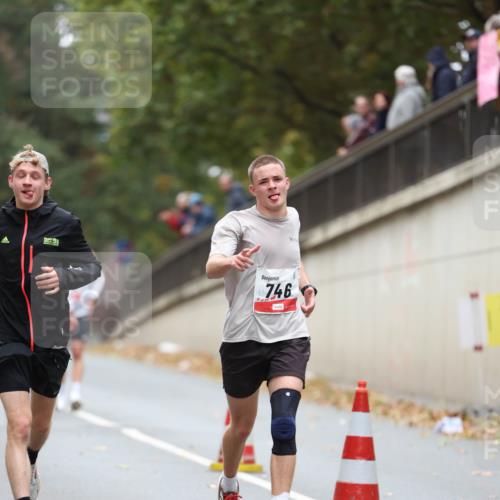 05.10.2025 - 20. swb-Marathon Bremen Michael Strokosch http://msf.ph/oto/9212555 05.10.2025 12:20:49 Laufen 746 meine-sportfotos.de