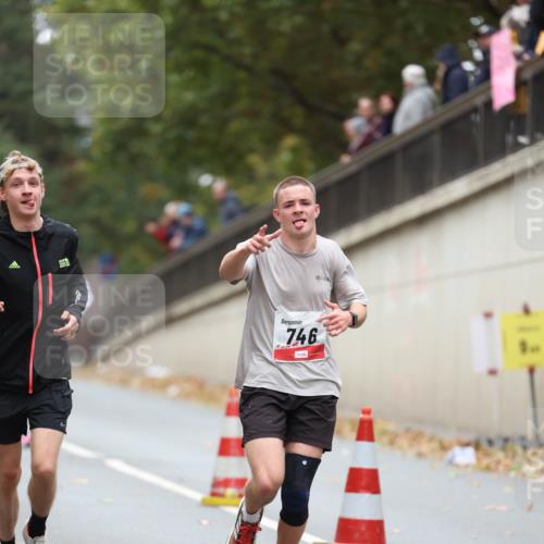 05.10.2025 - 20. swb-Marathon Bremen Michael Strokosch http://msf.ph/oto/9212556 05.10.2025 12:20:49 Laufen 746 meine-sportfotos.de