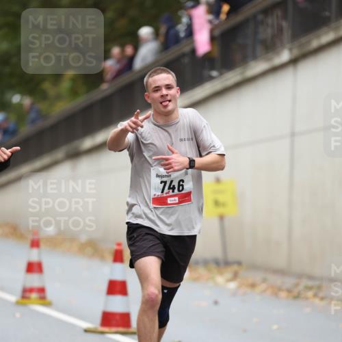 05.10.2025 - 20. swb-Marathon Bremen Michael Strokosch http://msf.ph/oto/9212560 05.10.2025 12:20:50 Laufen 746 meine-sportfotos.de