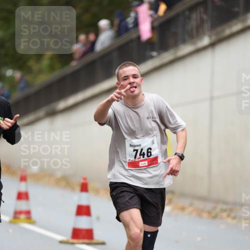 05.10.2025 - 20. swb-Marathon Bremen Michael Strokosch http://msf.ph/oto/9212561 05.10.2025 12:20:50 Laufen 746 meine-sportfotos.de