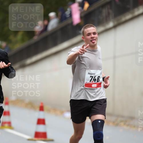 05.10.2025 - 20. swb-Marathon Bremen Michael Strokosch http://msf.ph/oto/9212562 05.10.2025 12:20:50 Laufen 746 meine-sportfotos.de