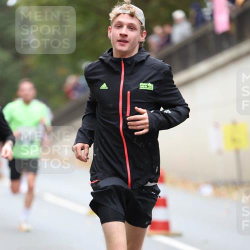 05.10.2025 - 20. swb-Marathon Bremen Michael Strokosch http://msf.ph/oto/9212563 05.10.2025 12:20:51 Laufen  meine-sportfotos.de