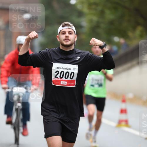 05.10.2025 - 20. swb-Marathon Bremen Michael Strokosch http://msf.ph/oto/9212564 05.10.2025 12:20:52 Laufen 2000 meine-sportfotos.de